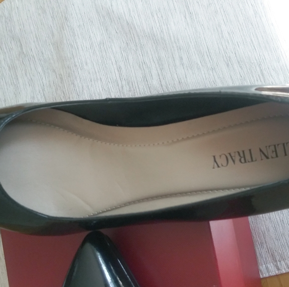 Ellen Tracy Black Pumps - Picture 5 of 6